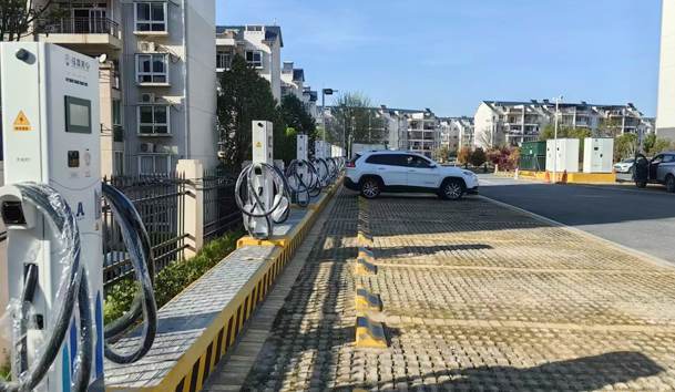 480KW直流分體式充電機(jī)項(xiàng)目案例 480KW直流分體式充電機(jī)項(xiàng)目案例